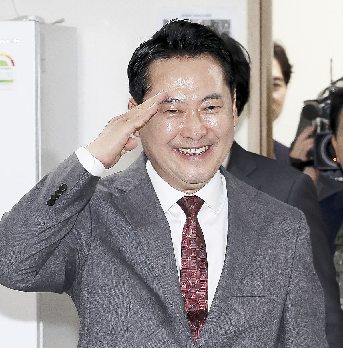 장동혁 국민의힘 대표가 경기 포천시 육군 제6보병사단 2여단 GOP대대를 방문해 장병들에게 인사하고 있다. 자료 사진. 장 대표는 뉴시스가 1일 공개한 차기 대통령 적합도 조사에서 18.3%를 얻어 1위를 차지했다. / 뉴스1