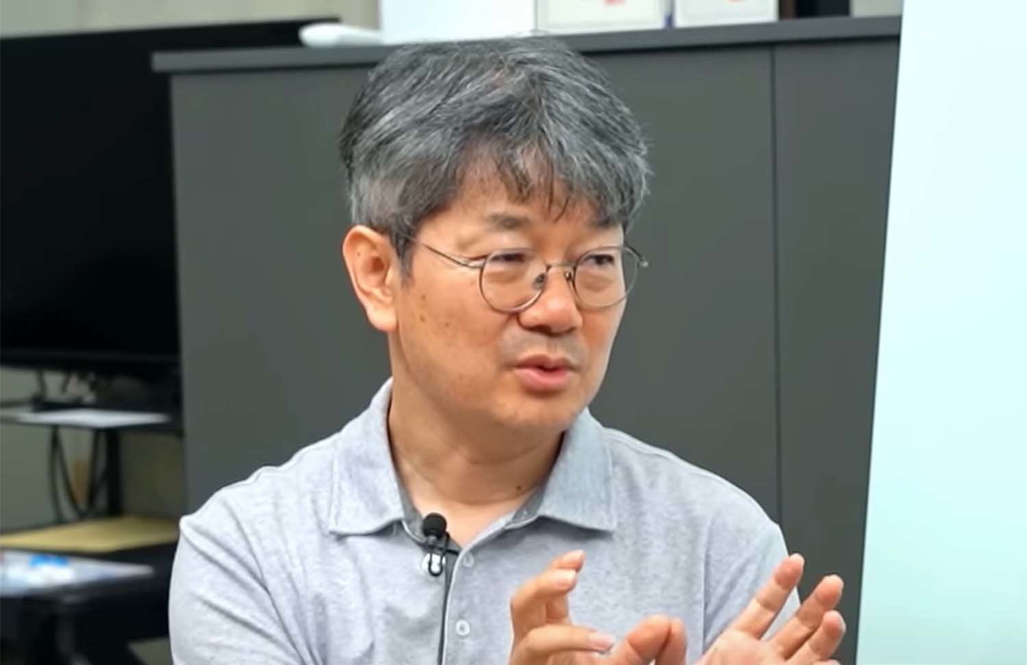 종교학 대가인 성혜영 서울대 종교학과 교수. / '정형돈의 제목없음TV' 유튜브 채널