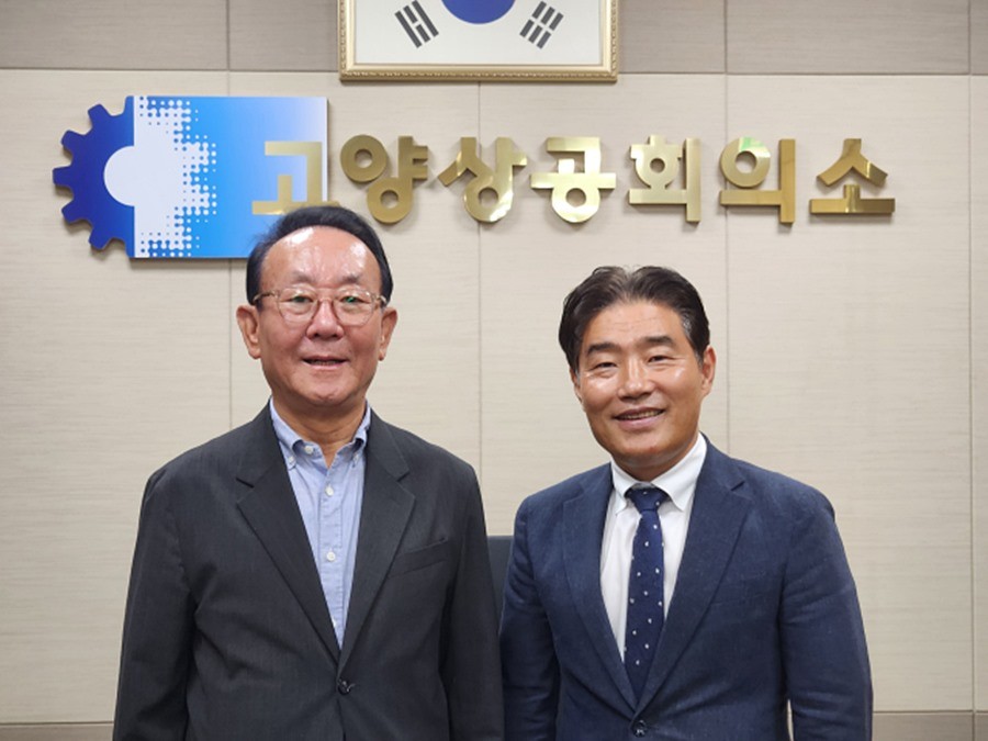 김운남 의장(오른쪽)