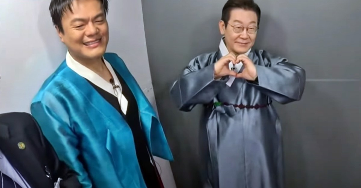고양시 일산 킨텍스에서 열린 대중문화교류위원회 출범식에 참석한 이재명 대통령(오른쪽)과 박진영 공동위원장 / 유튜브 '전주MBC News'