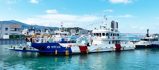전남 완도군, 친환경 정화 운반선 ‘청정 12호’ 첫 항해