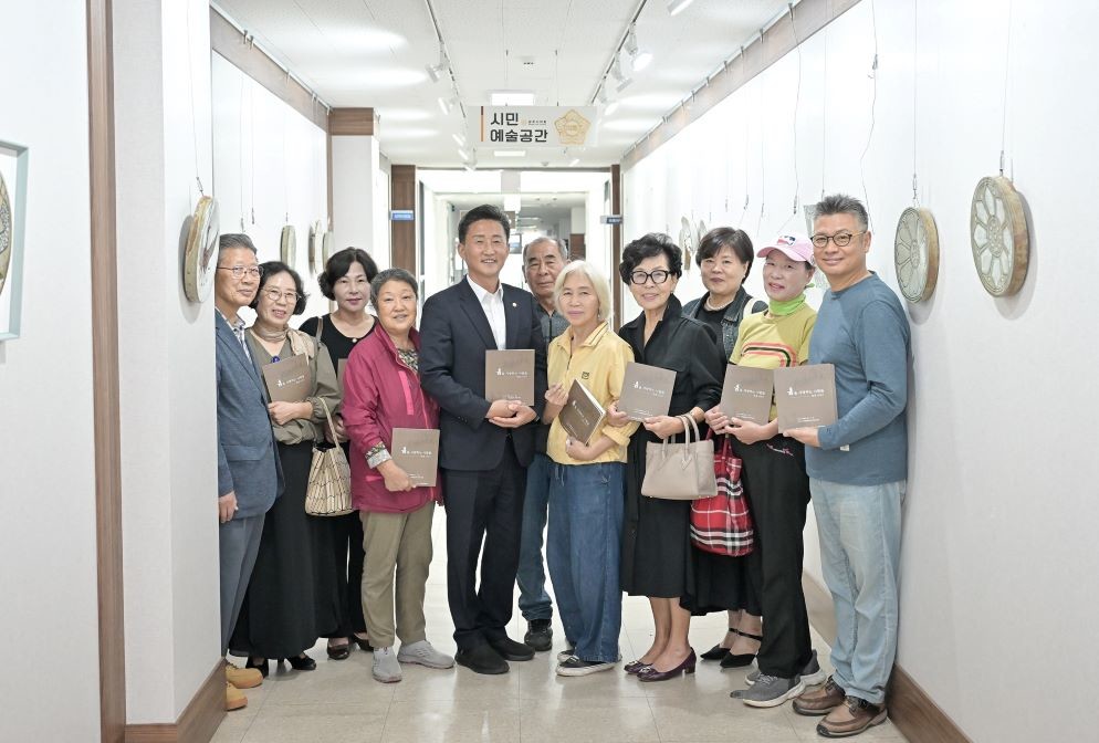 공주시의회 시민예술공간서 ‘백제 이야기’ 도자기 전시 / 공주시의회