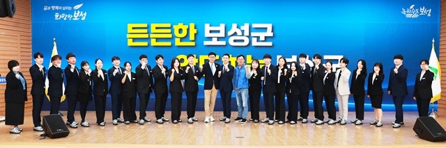 군은 신규 직원들의 첫걸음을 응원하기 위해 ‘신규자 꾸러미’로 운동화를 증정하며 “새 운동화가 닳도록 보성군 곳곳을 누비며 함께 뛰어달라”는 메시지를 전했다.