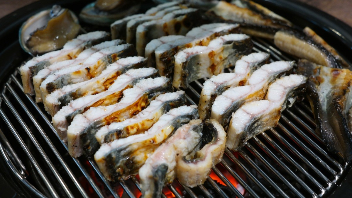 장어 구이 / Hyung min Choi-shutterstock.com