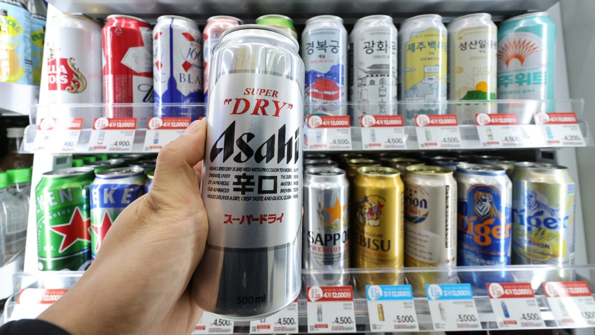 서울의 한 편의점에 진열된 아사히 맥주의 모습. 기사의 이해를 돕기 위한 사진 / 뉴스1