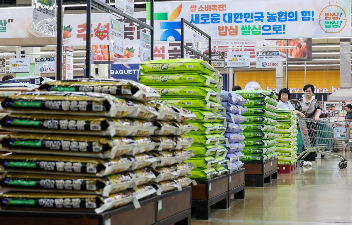 지난달 26일 서울 시내 대형마트에 쌀이 진열돼 있다. / 뉴스1