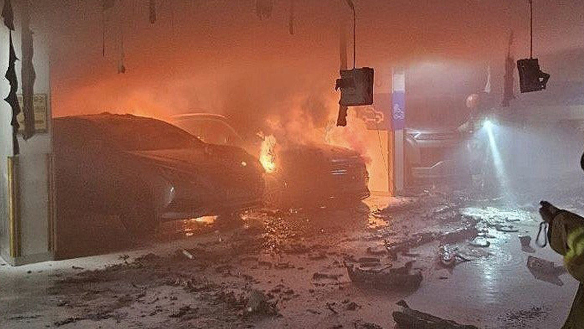벤츠 EQA 전기차가 불타고 있다. / 연합뉴스