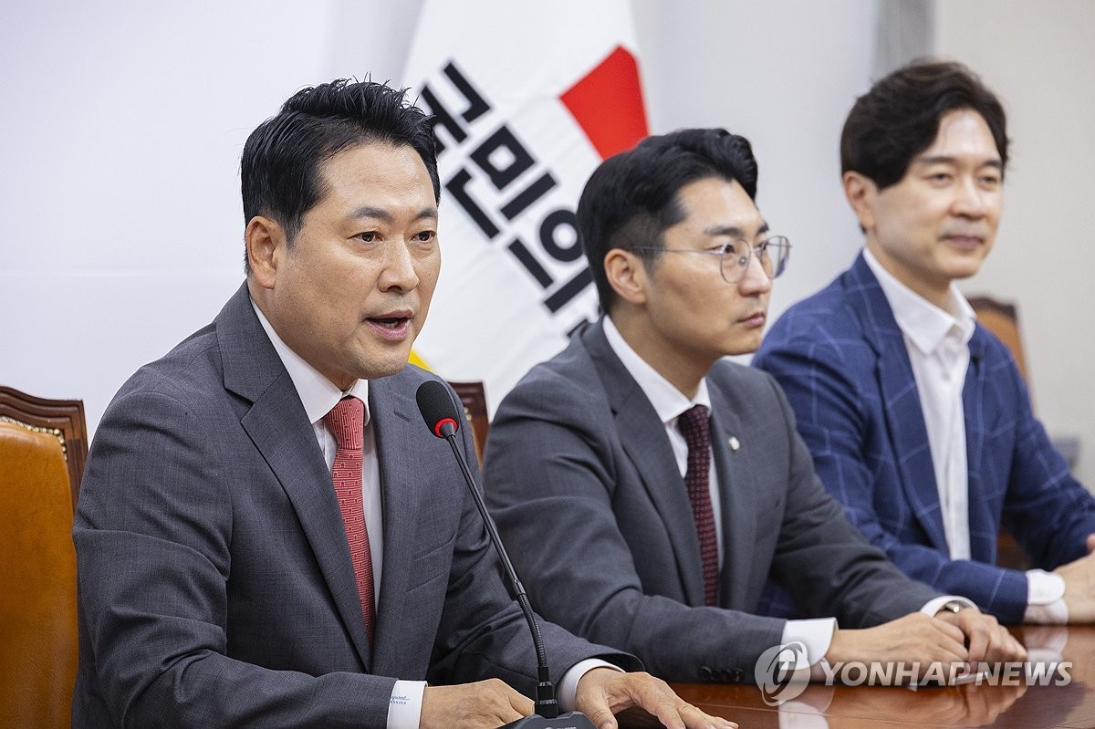 국민의힘 장동혁 대표가 지난 2일 국회에서 추석 연휴를 앞두고 가진 기자간담회에서 발언하고 있다 / 연합뉴스