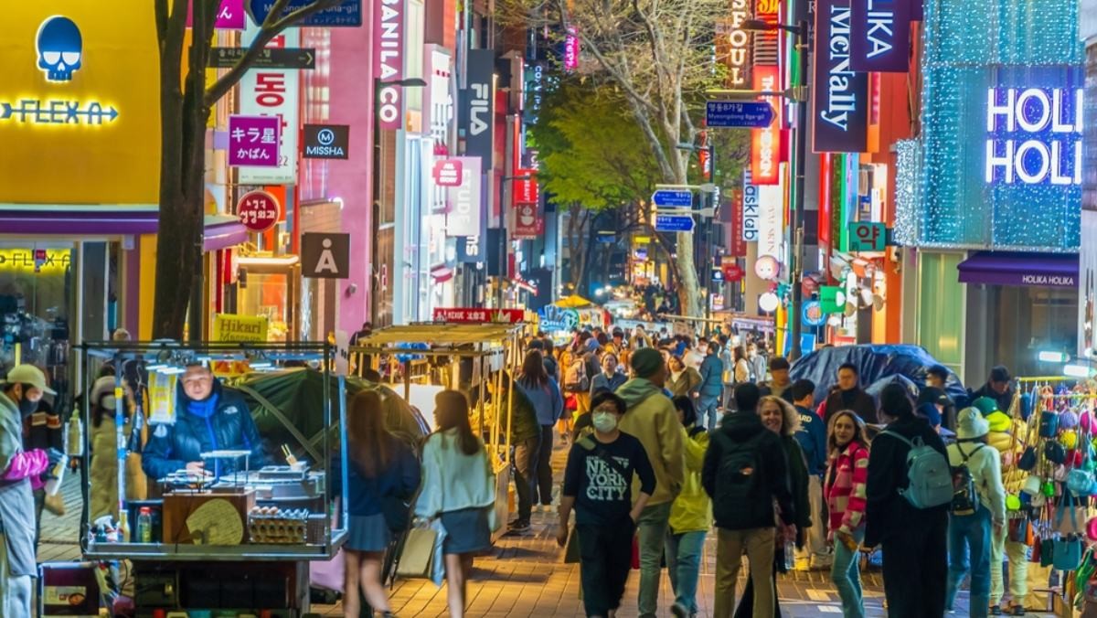 명동 거리 자료사진 / f11photo-shutterstock.com