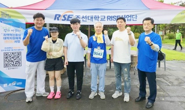 (맨 왼쪽)심철의 광주광역시의원, (왼쪽에서 네 번째)양부남 국회의원, (맨 오른쪽)백종한 광주 서구의원