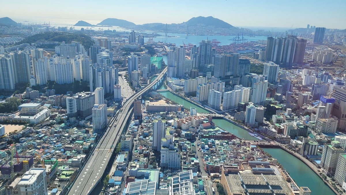 부산 도심 모습. 기사 이해를 돕기 위한 자료 사진. 기사 내용과 직접적인 관련은 없습니다. / 연합뉴스