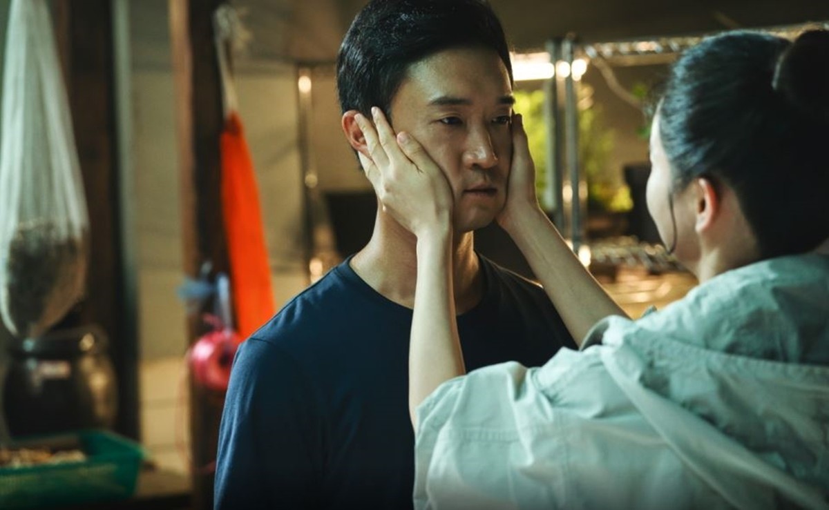 영화 '보스'의 한 장면. 8일 영화진흥위원회 영화관입장권 통합전산망에 따르면 영화 '보스'는 지난 7일 관객 32만 2765명을 동원해 박스오피스 1위를 차지했다. / (주)하이브미디어코프, (주)마인드마크 제공