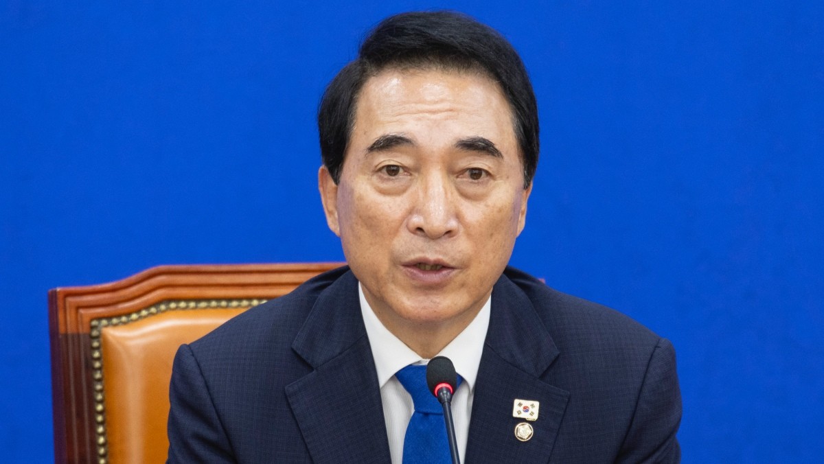 박수현 더불어민주당 수석대변인이 8일 국회에서 가진 기자간담회에서 추석 연휴 청취한 민심을 설명하고 있다.  / 연합뉴스