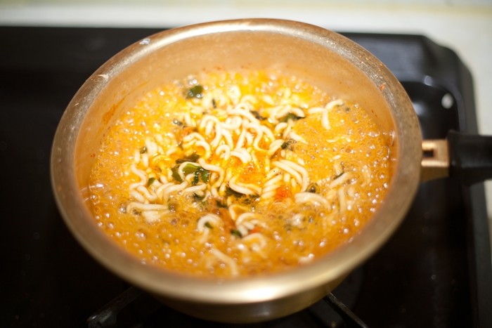 라면 /    goodsong-shutterstock.com