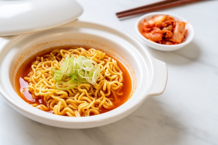 라면 / goodsong-shutterstock.com