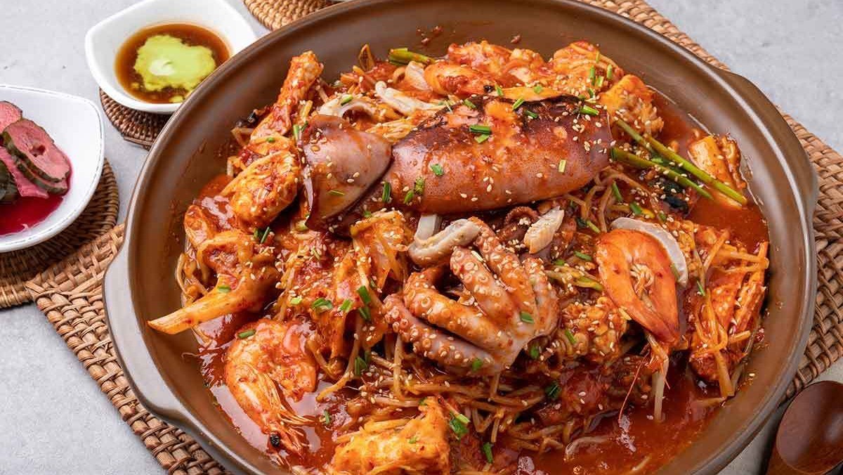해물찜 / Hyeong-Taek Lee-shutterstock.com