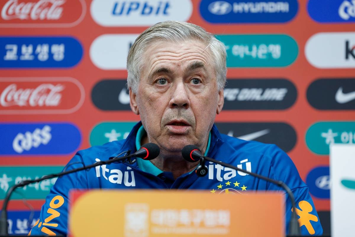 브라질 남자 축구 국가대표팀 카를로 안첼로티 감독이 9일 오후 서울 마포구 월드컵경기장에서 대한민국과의 A매치 평가전을 하루 앞두고 공식 기자회견을 하고 있다 / 뉴스1