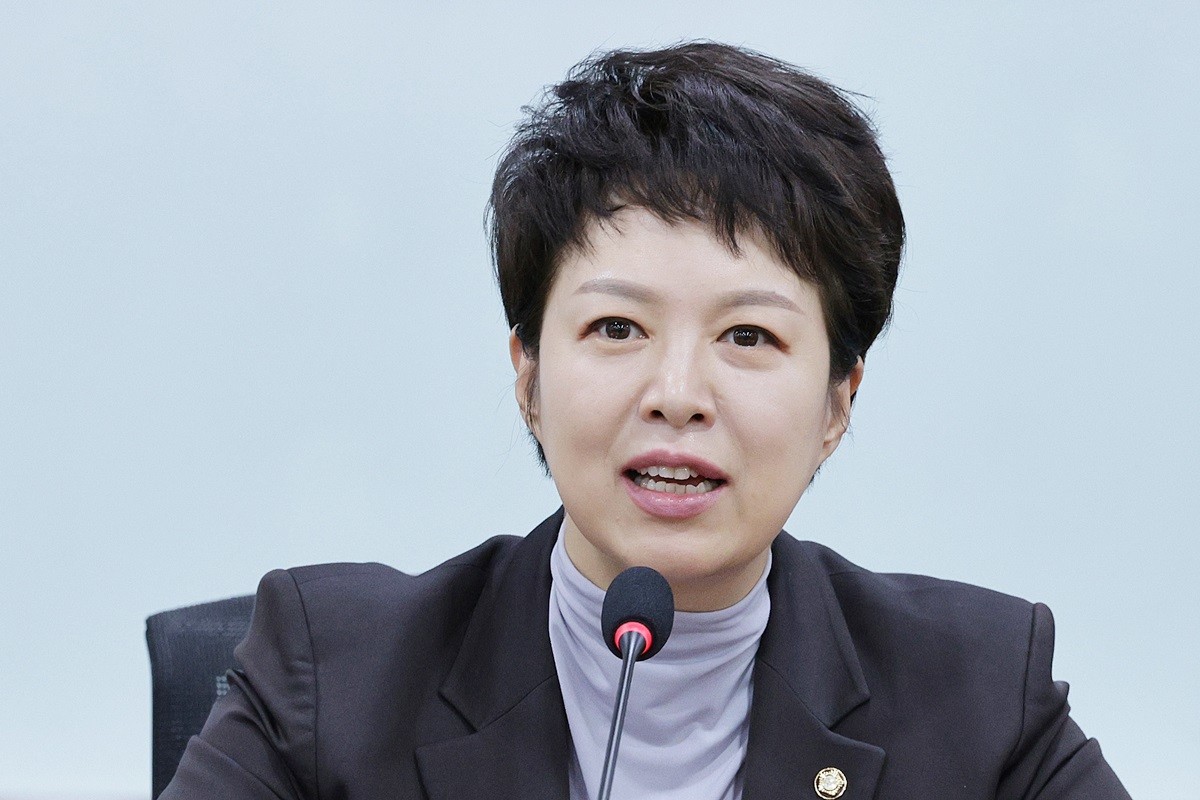 김은혜 국민의힘 원내정책수석부대표가 10일 국회에서 열린 국정감사 대책회의에서 '중국인의 의료·선거·부동산 '3대 쇼핑' 방지법을 당론으로 추진하겠다'라고 밝혔다. / 뉴스1
