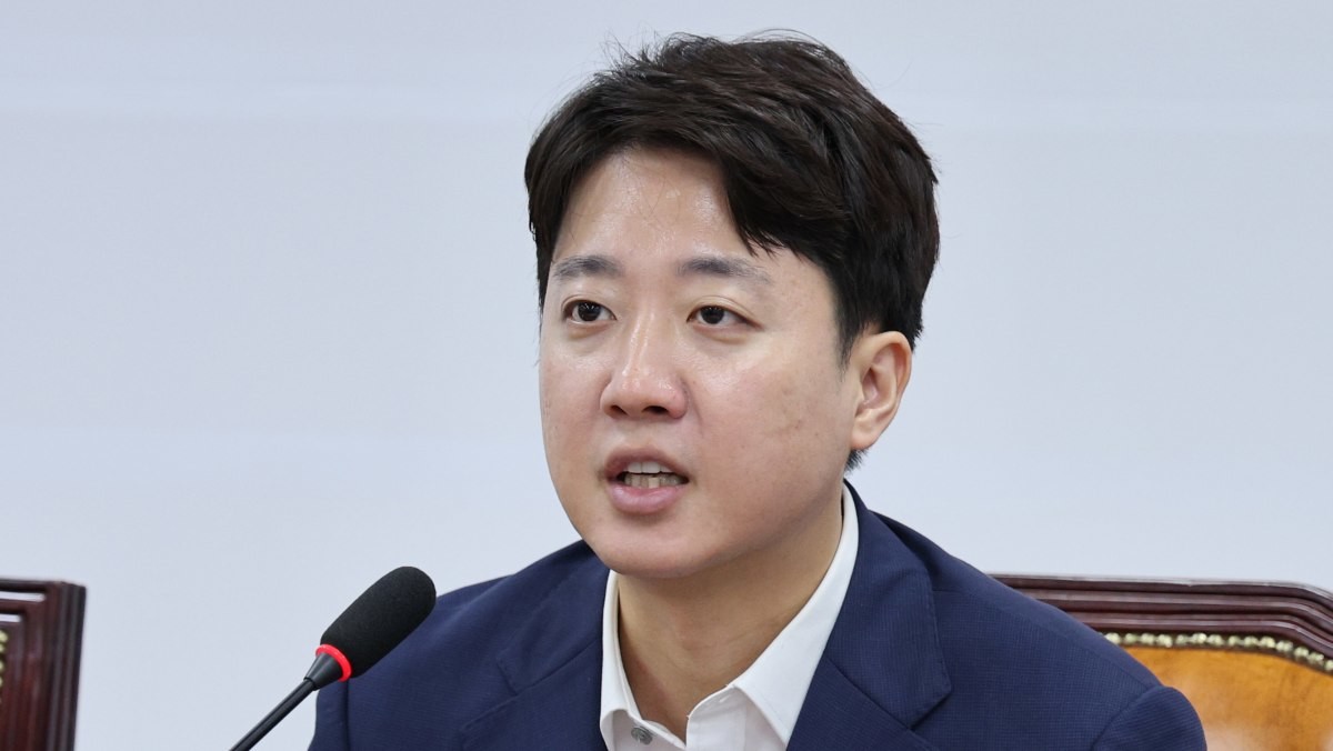 이준석 개혁신당 대표가 지난달 22일 서울 여의도 국회에서 열린 최고위원회의에서 발언하고 있다. / 뉴스1