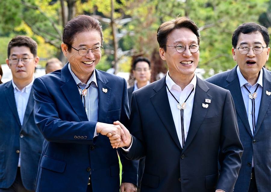 (왼쪽부터) 이철우 도지사, 김민석 국무총리, 주낙영 경주시장