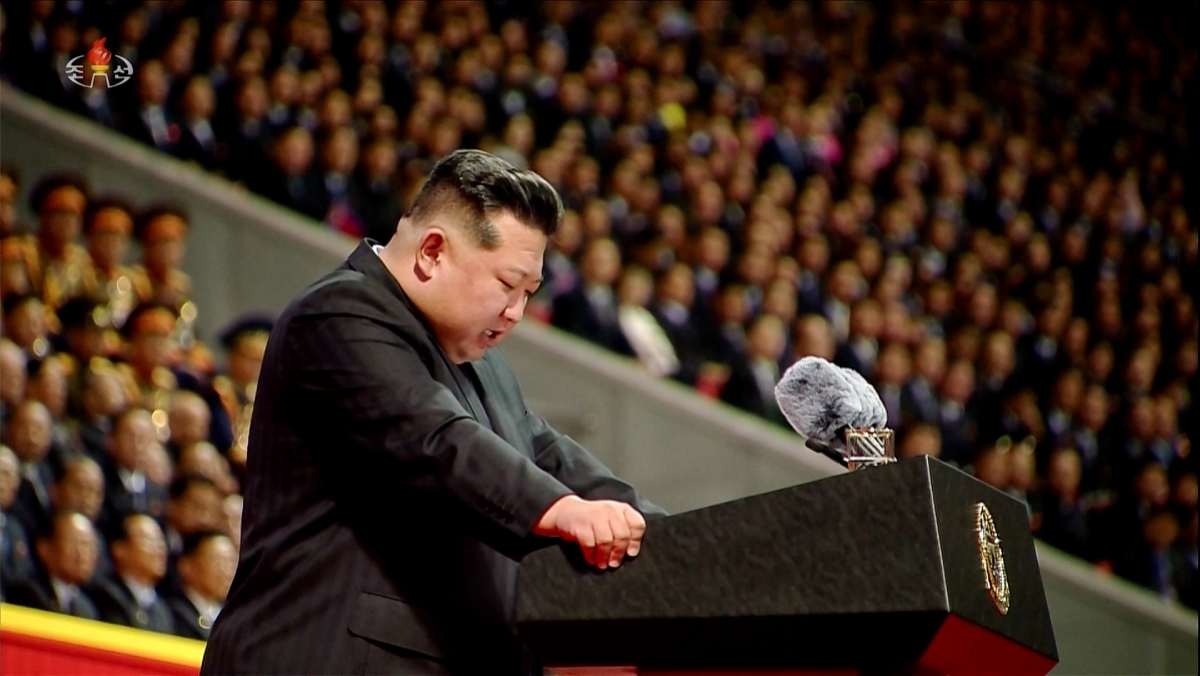 김정은 북한 국무위원장이 지난 9일 평양 5월1일 경기장에서 열린 노동당 창건 80주년 경축대회서 기념연설을 했다고 조선중앙TV가 지난 10일 보도했다. / 뉴스1
