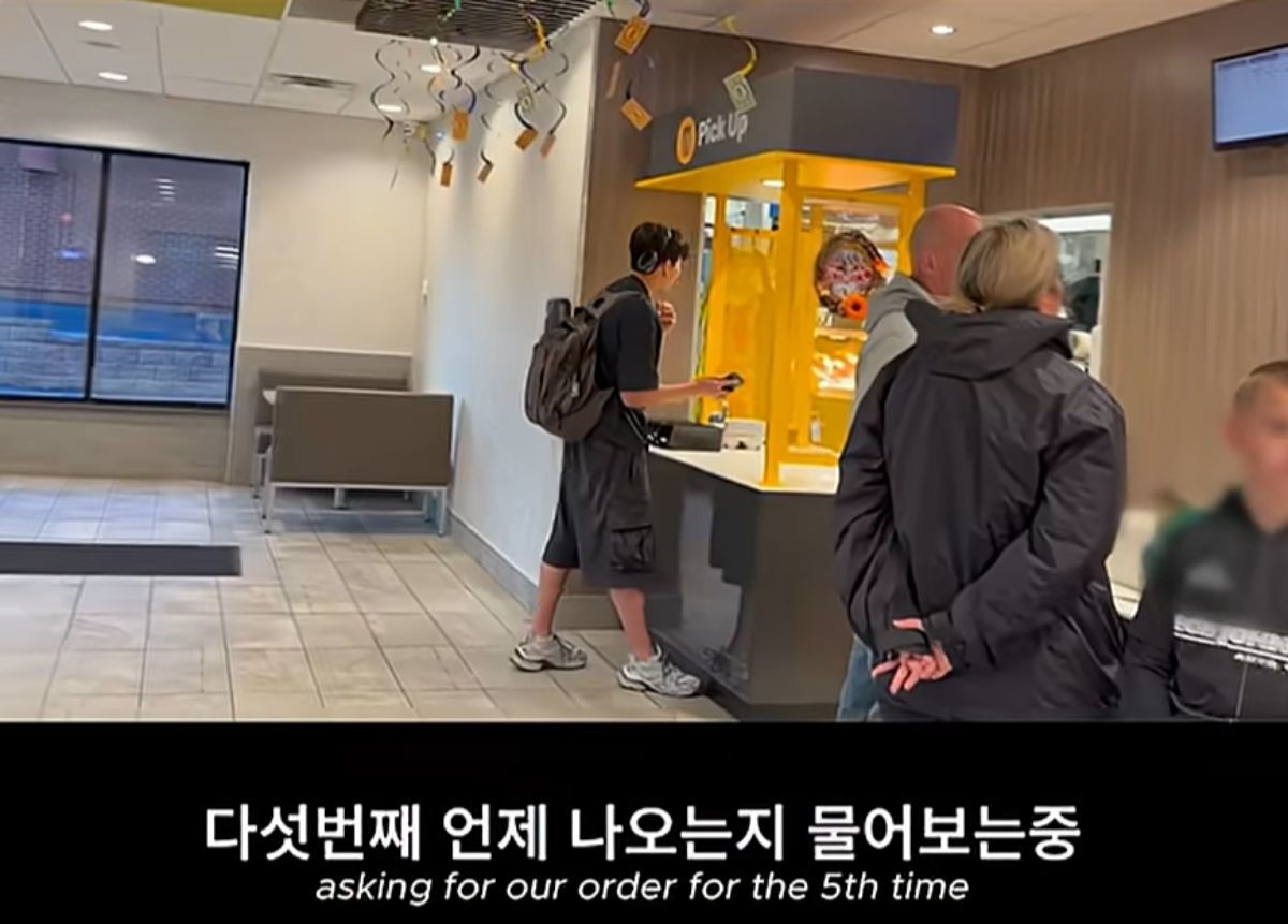 70분 동안 메뉴를 받지 못하고 결국 떠난 한국인들 / SNS 갈무리