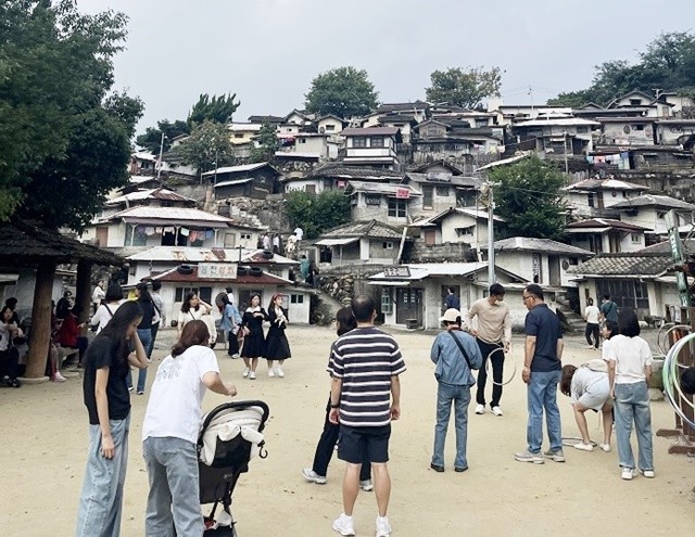 추석 연휴 순천드라마촬영장을 방문한 관광객들의 모습