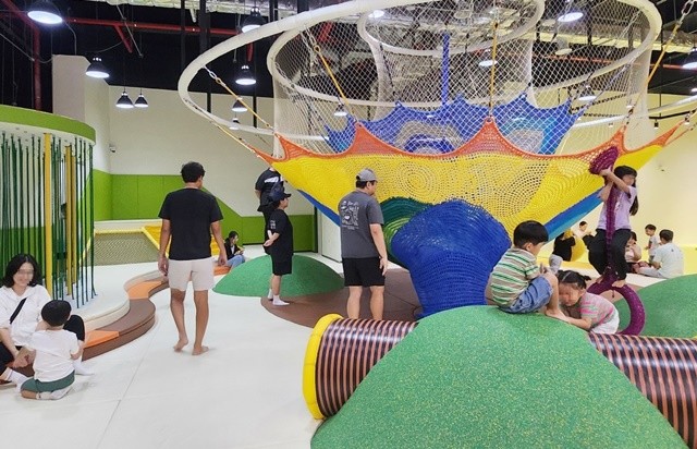 순천만잡월드 추석 이벤트로 꿈나래 놀이터가 무료로 개방되어 아이들이 마음껏 뛰어놀고 있다