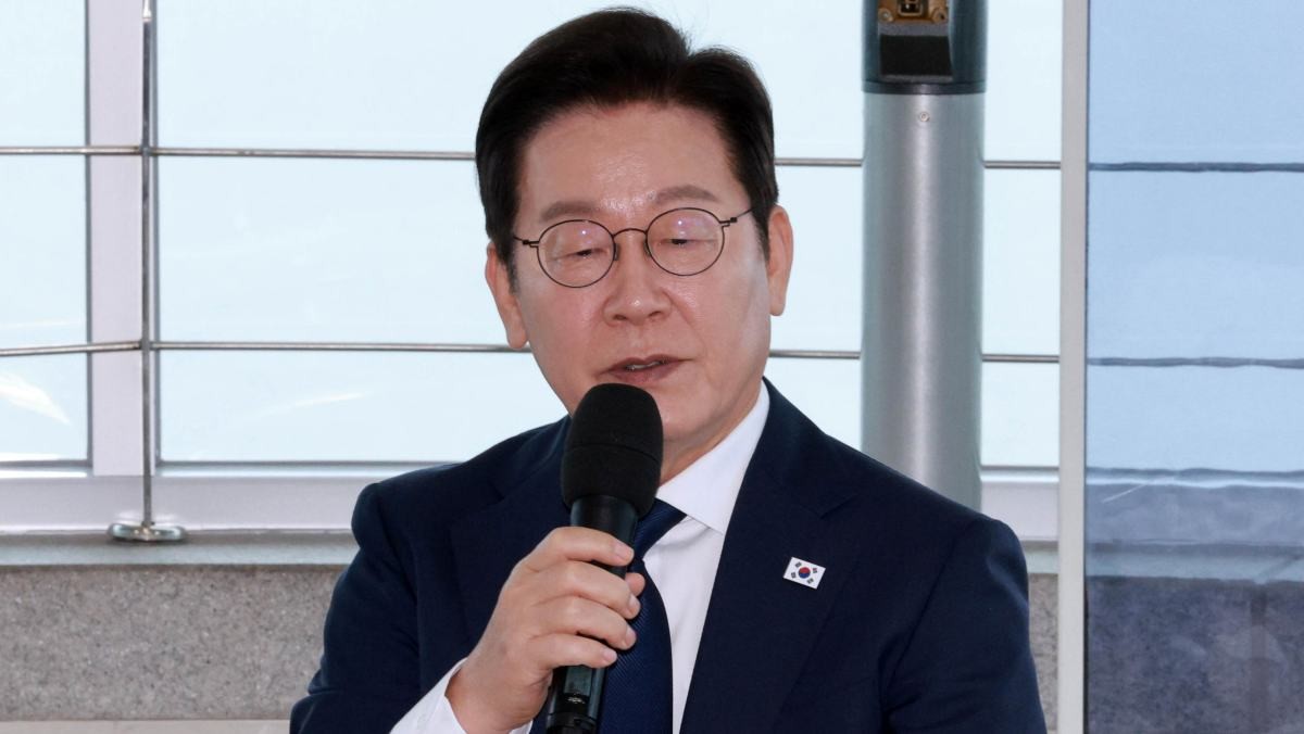 이재명 대통령이 추석 연휴 첫날인 3일 인천 강화군 강화평화전망대에서 진행된 실향민들과의 대화에서 발언하고 있다. / 연합뉴스