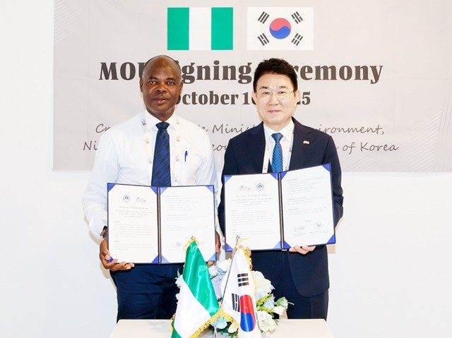 순천시는 지난 10일 아부다비에서 열린 세계자연보전총회(WCC)에 마련된 대한민국 환경부 파빌리온에서 나이지리아 크로스리버주(Cross River State)와 ‘생태문명 전환 및 지속가능발전을 위한 양해각서(MOU)’를 체결하고 아시아-아프리카 지방정부 간 생태협력 모델을 구축했다.