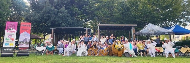 지난 4일, 광산구 운남근린공원에서 ‘찾아가는문화공연’ 일환으로 진행된 ‘타악그룹 언락’ 공연