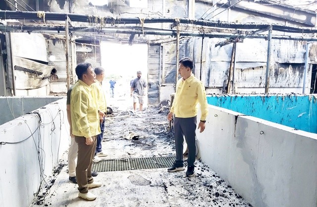 김철우 보성군수가 현장에서 피해 상황을 점검하고 있다.