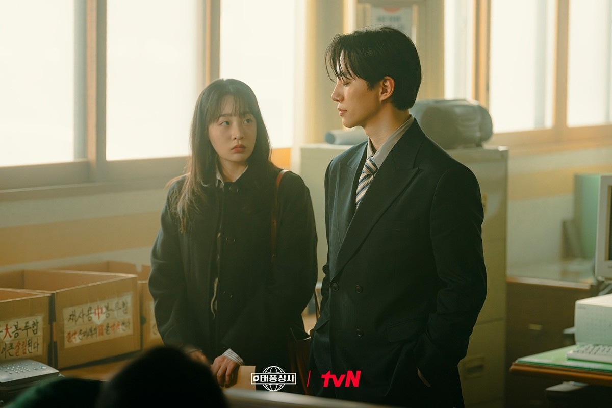 '태풍상사' 주연 배우 김민하와 이준호 / tvN