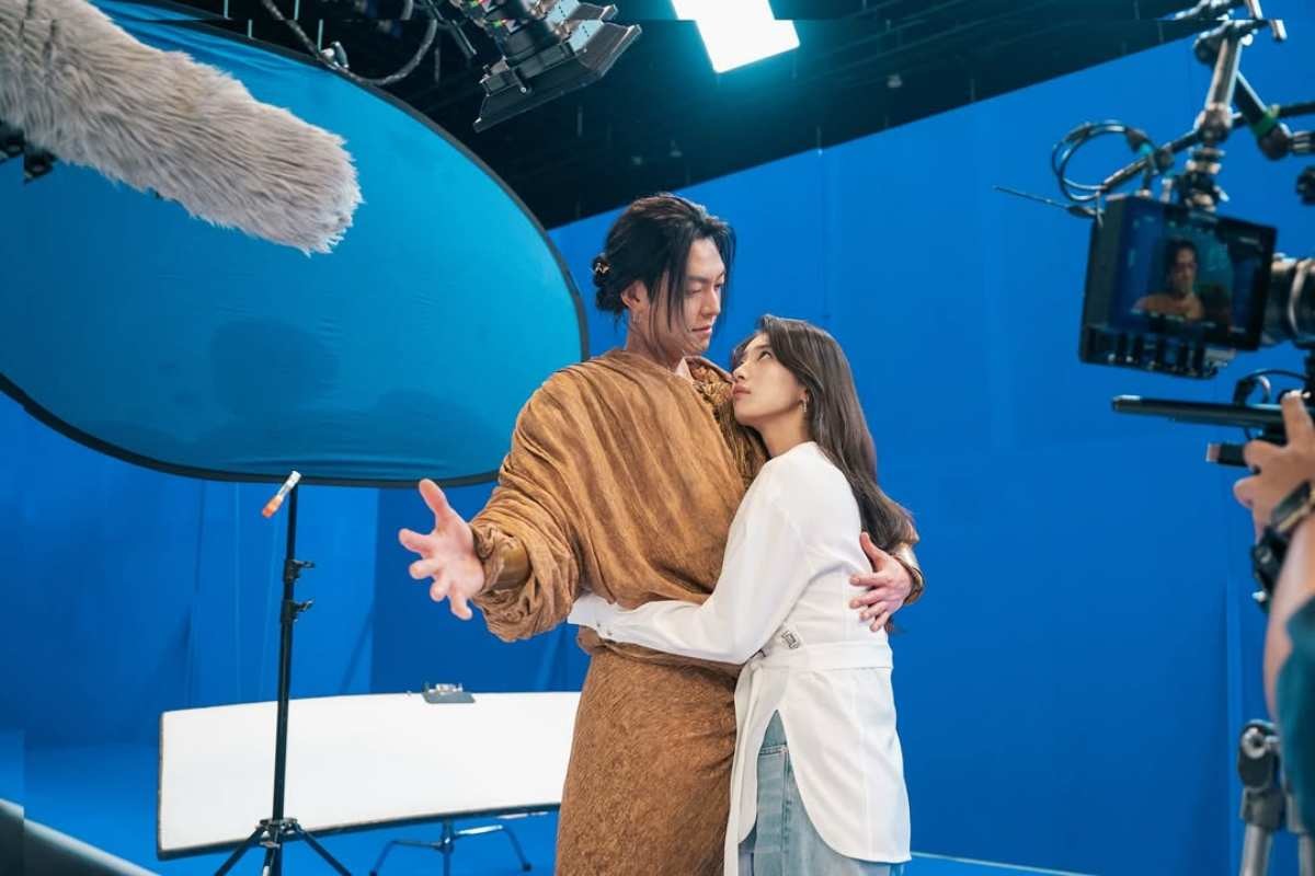 '다 이루어질지니' 비하인드 컷. 김우빈과 수지. / 넷플릭스 제공