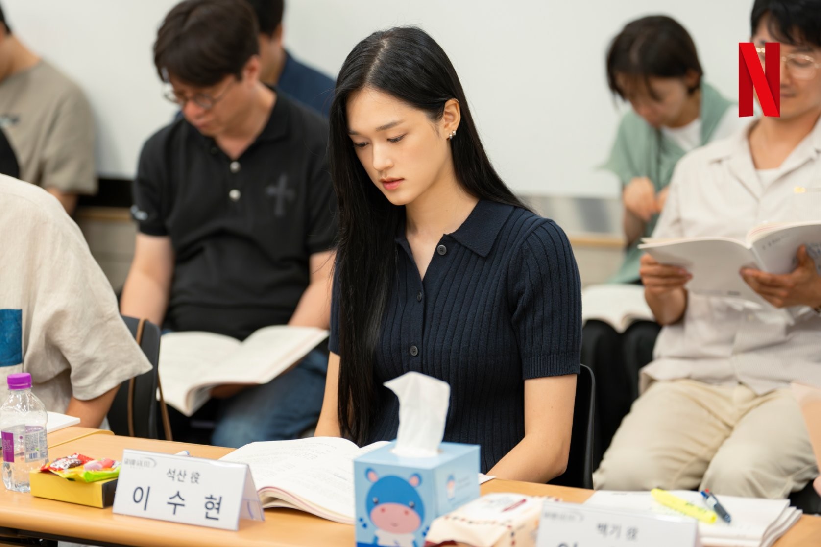 이수현이 '그랜드 갤럭시 호텔'에 출연한다. / 넷플릭스 공식 X 계정