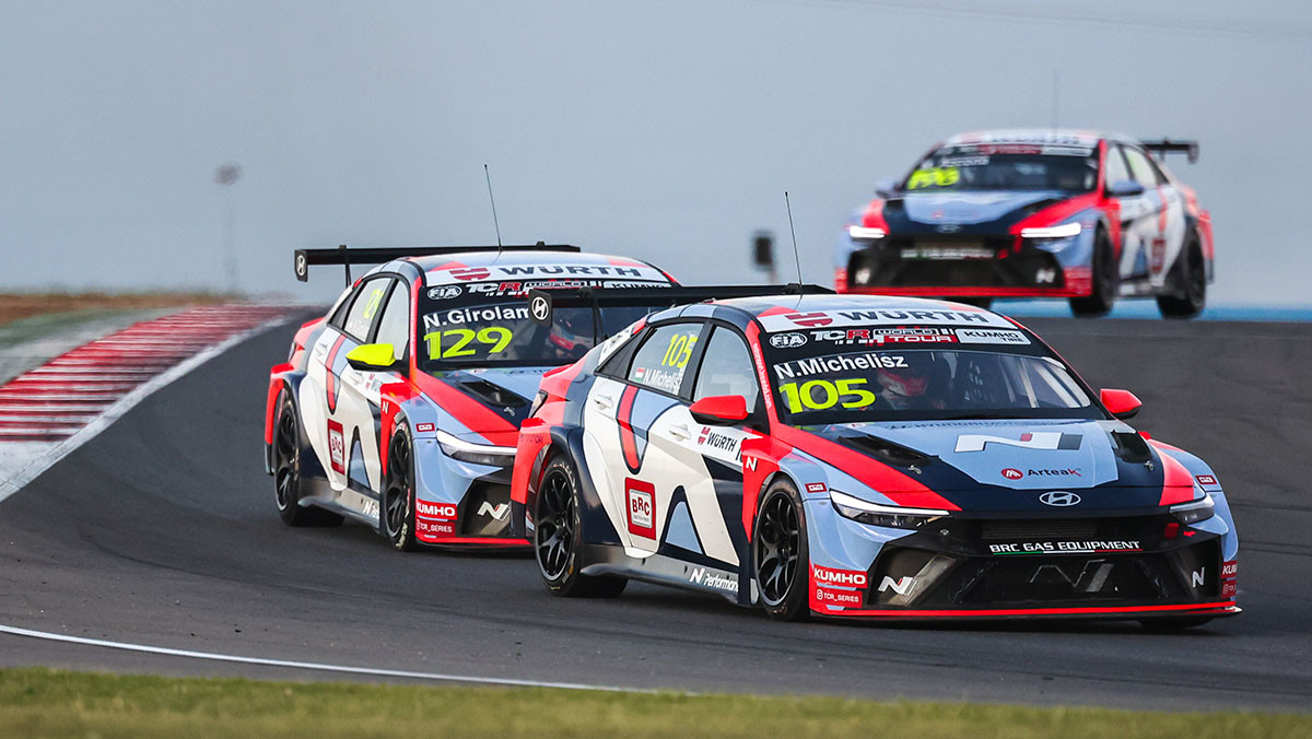 FIA TCR 월드 투어 5라운드 호주 경기에서 달리는 아반떼 N TCR. / 현대자동차
