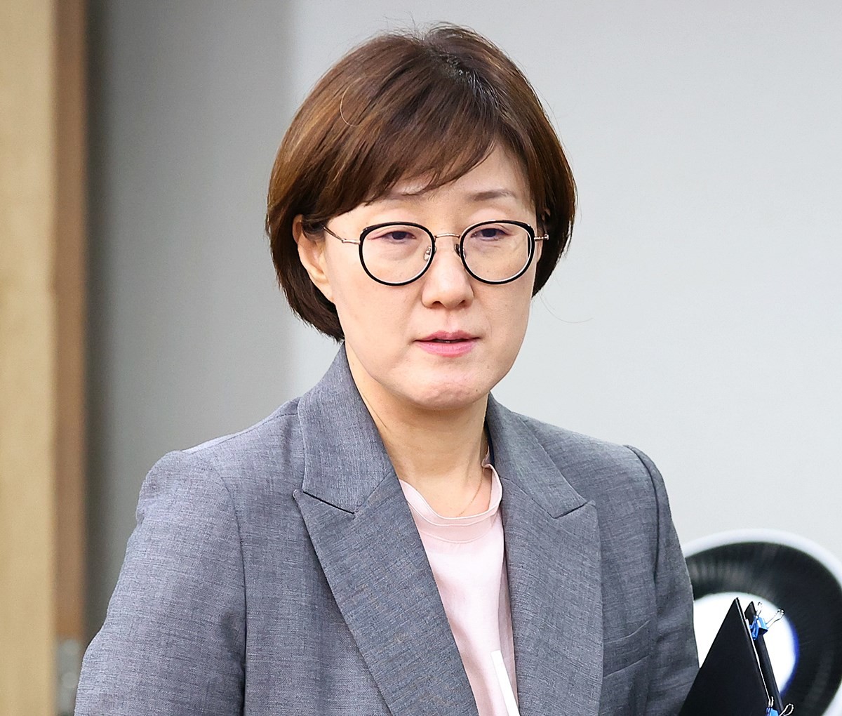 김현지 대통령실 제1부속실장이 용산 대통령실에서 열린 수석보좌관회의에 참석하고 있다. 자료 사진 / 연합뉴스