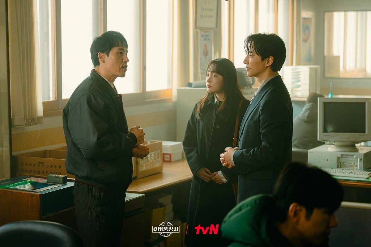 1990년대를 배경으로 한 '태풍상사' / tvN