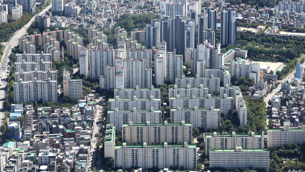 서울스카이 전망대서 바라본 아파트 단지 모습. 기사의 이해를 돕기 위한 사진 / 뉴스1