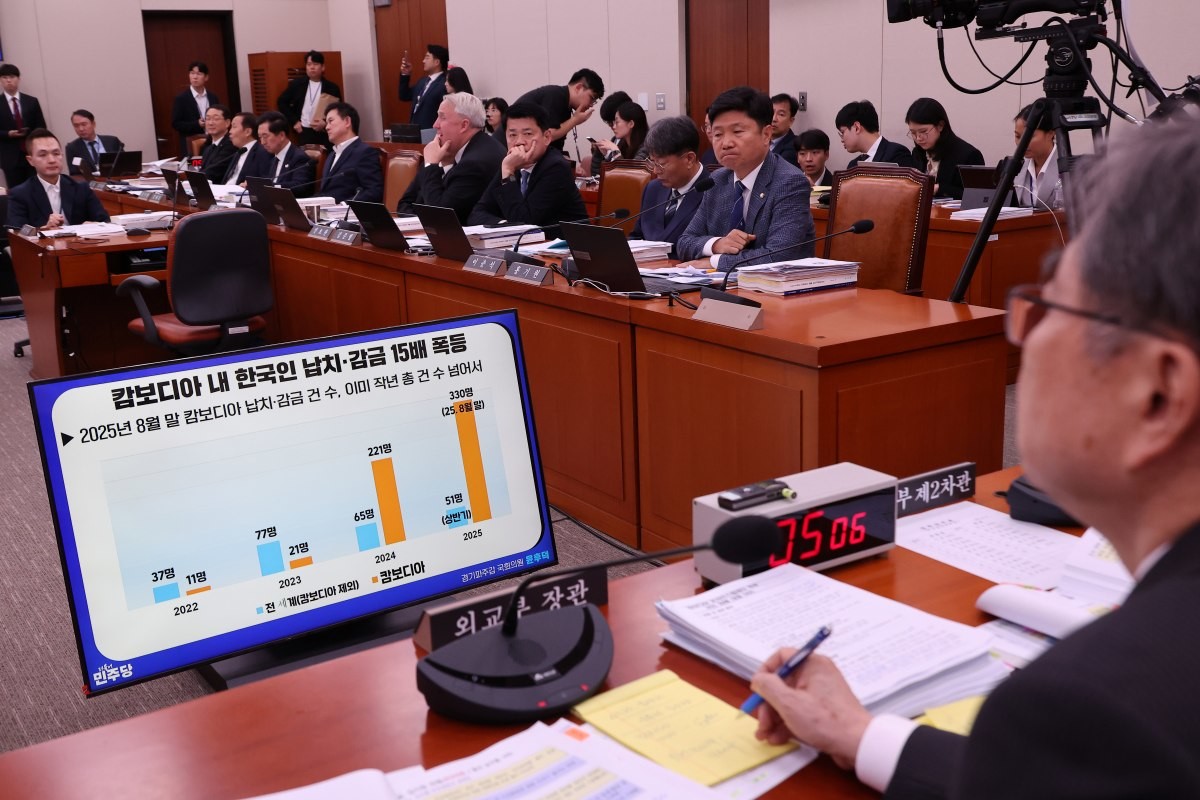 캄보디아 내 한국인 납치ㆍ감금 폭등 관련 질문받는 조현 장관 / 연합뉴스