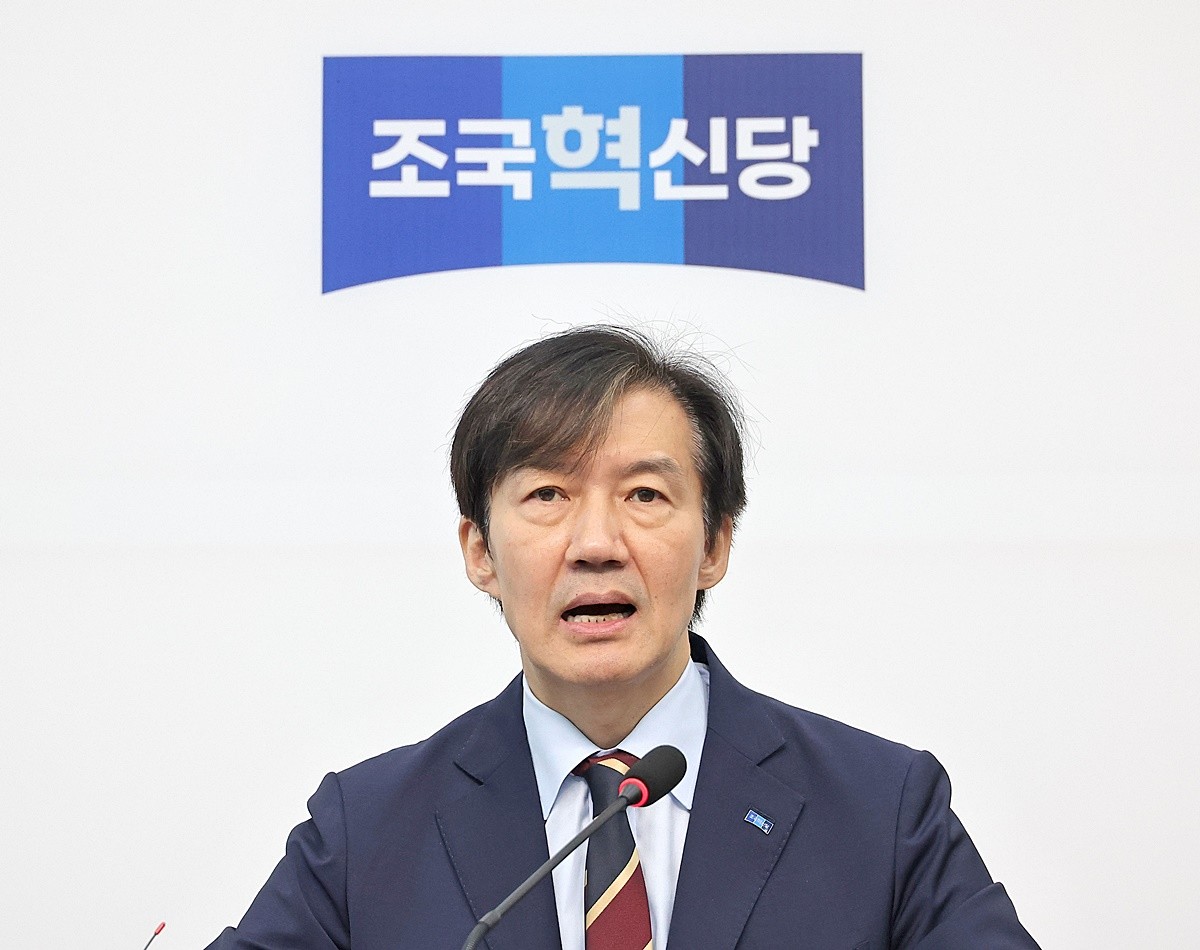 조국 조국혁신당 비상대책위원장 자료 사진. 조국 위원장은 15일 서울 여의도 국회에서 열린 '끝까지 간다' 특위 회의에서 조희대 대법원장의 13일 국정감사 출석과 관련해 '조희대 대법원장은 국감에서 위법과 위헌을 운운하며 입을 닫았다. 오만한 권력의 모습 그 자체'라고 비판했다. / 연합뉴스