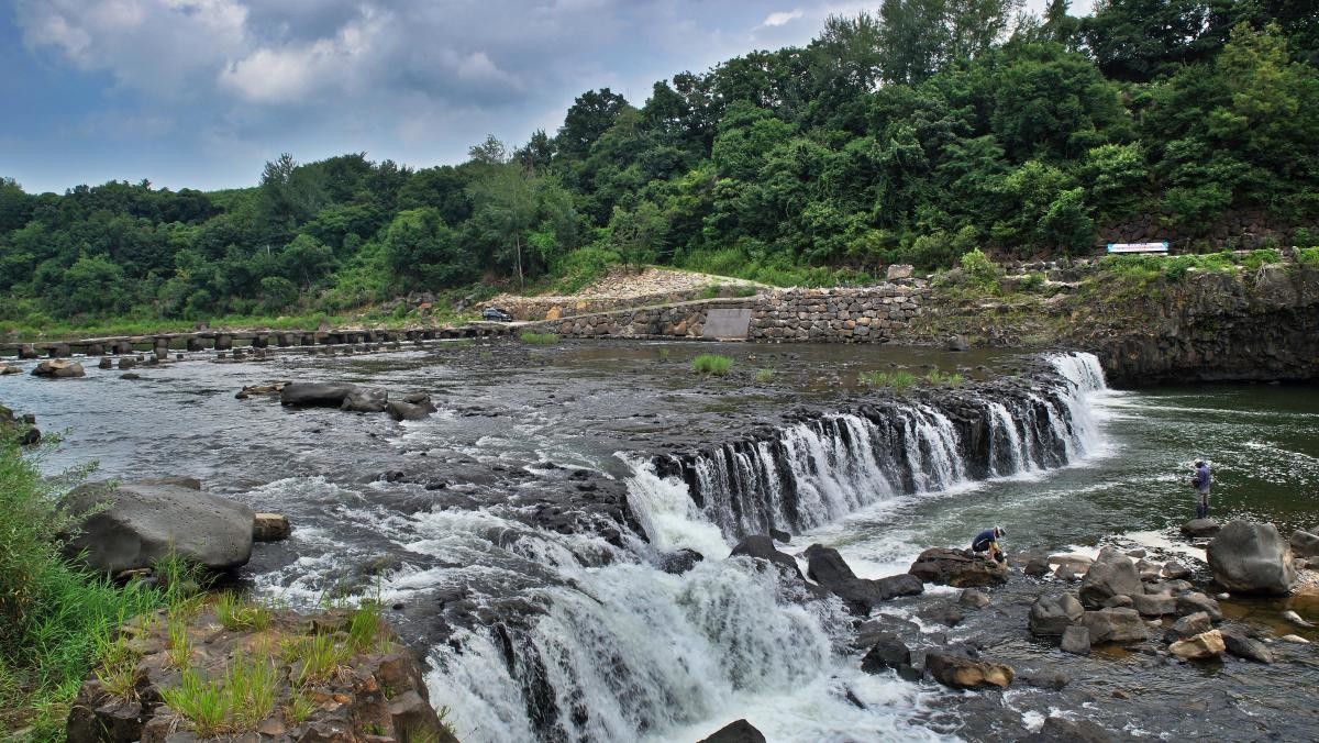 한탄강 주상절리길 직탕폭포. / Seung Ha Kim-shutterstock.com