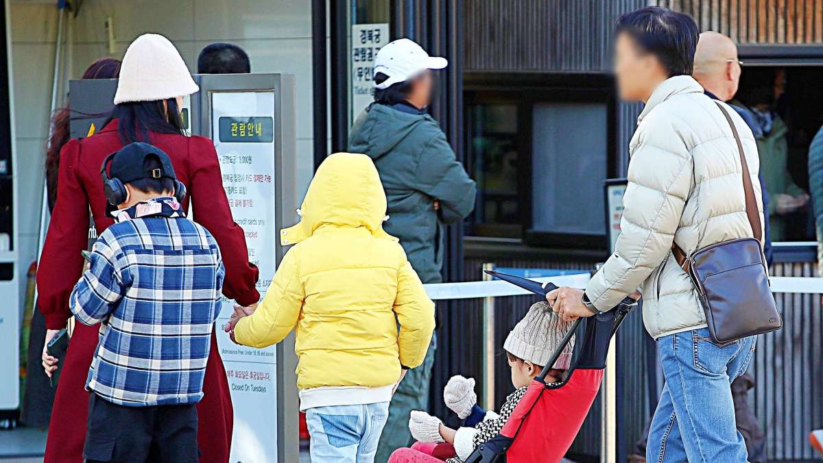 추위 막기 위한 옷차림들. 자료사진. / 뉴스1