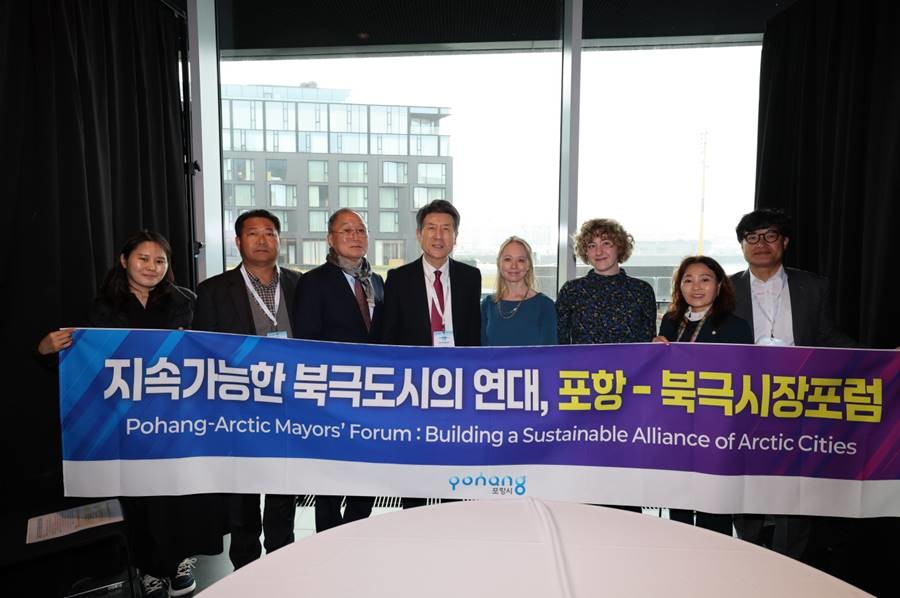 패티 브런스 북극시장포럼 사무총장과의 기념 촬영/포항시