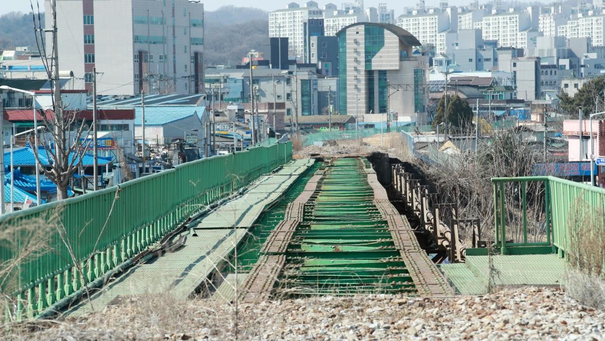 2023년 3월 원주시 도심 속 폐철도를 활용한 '치악산 바람길 숲 조성사업' 공사가 본격적으로 시작된 모습. / 연합뉴스