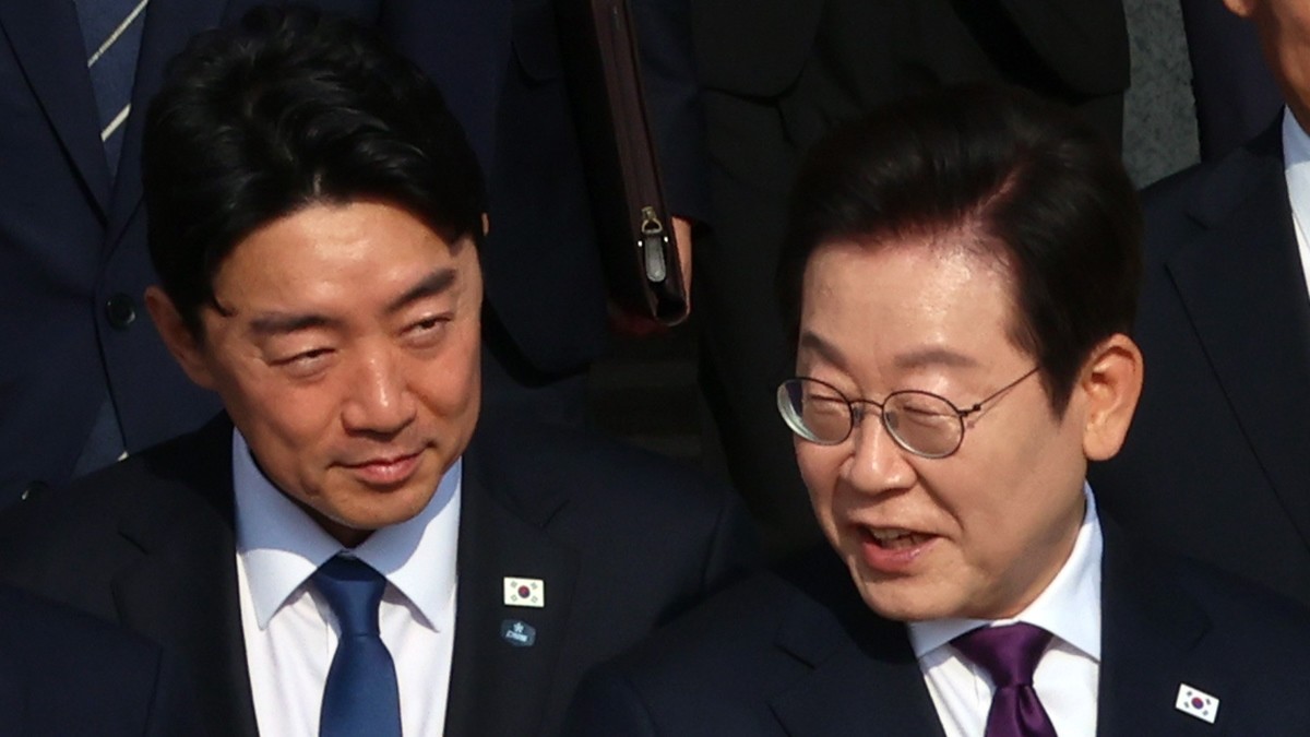 강훈식 대통령 비서실장과 이재명 대통령 / 뉴스1