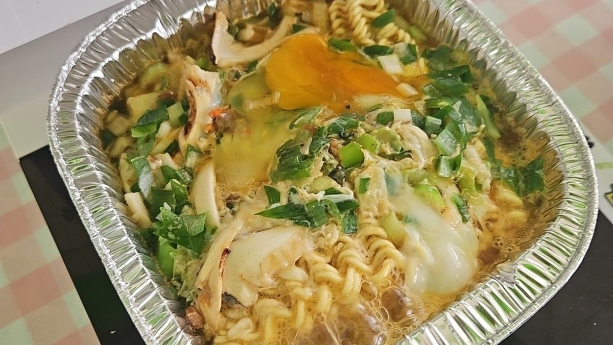연일 매진되며 뜨거운 인기를 자랑하는 '내성천 송이라면' / 봉화군 제공