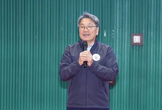 강기정 광주광역시장이 17일 오전 서구 장애인국민체육센터에서 열린 '제45회 전국장애인체육대회 광주선수단 결단식'에 참석해 격려사를 하고 있다./광주광역시 제공