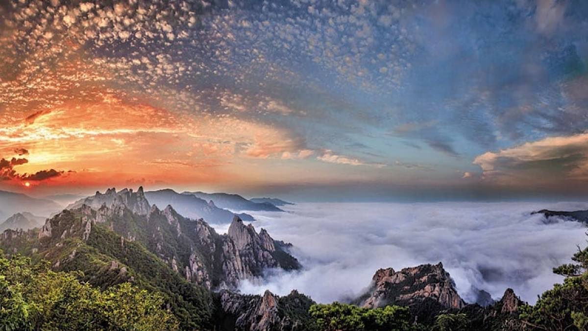 설악산 공룡능선 사진 / 설악산 국립공원 사무소