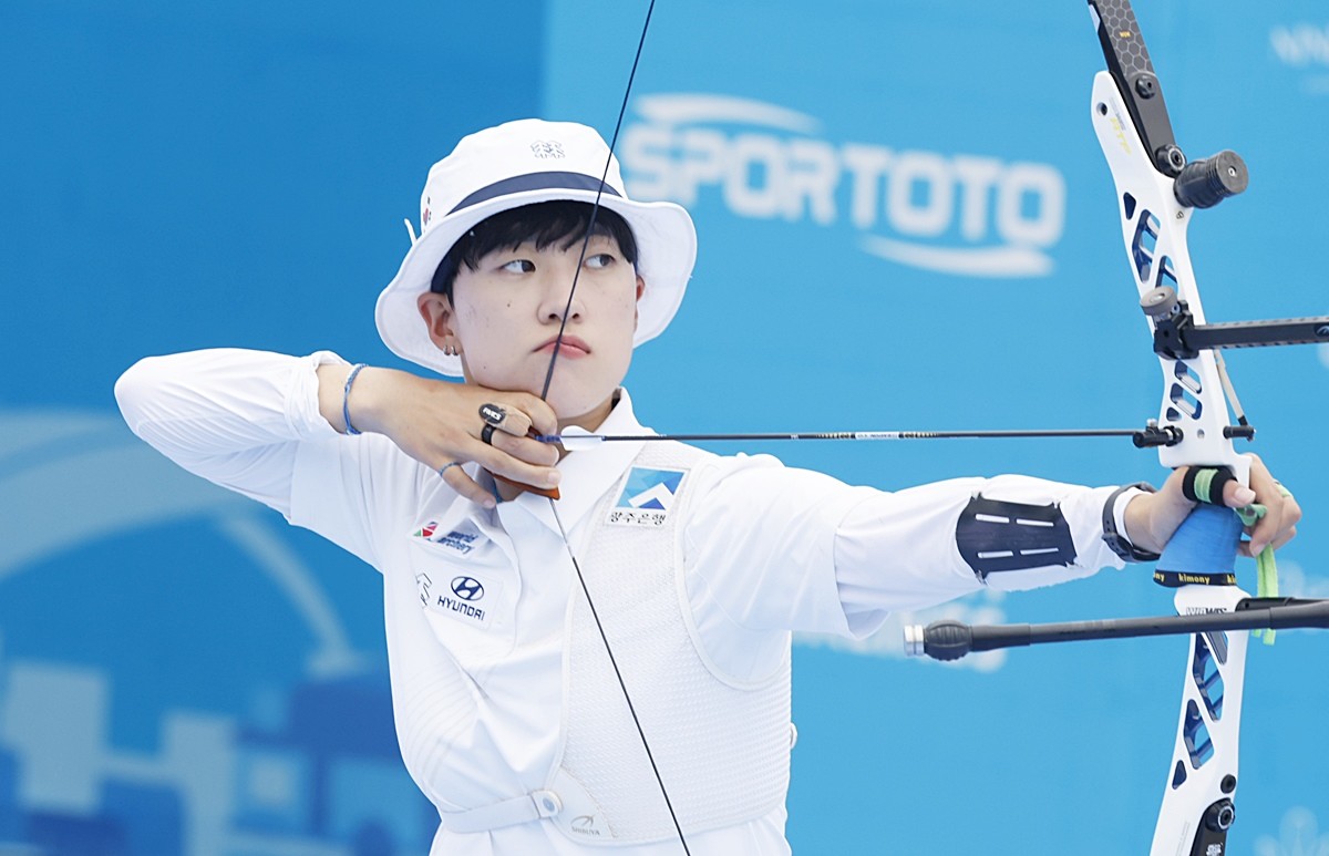 여자 양궁 안산 모습. 안산(광주은행)이 올해 양궁 왕중왕을 가리는 2025 현대 양궁 월드컵 파이널에서 우승했다. / 뉴스1